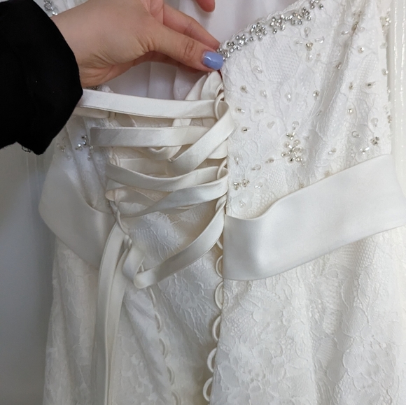 Halter Style Wedding Gown with Train - Picture 11 of 11